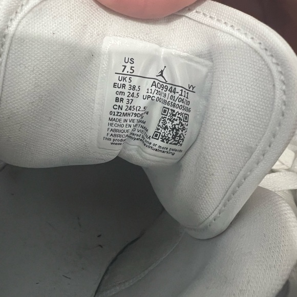 Nike low top Jordan sneakers great condition Womens 7.5 - Picture 6 of 6